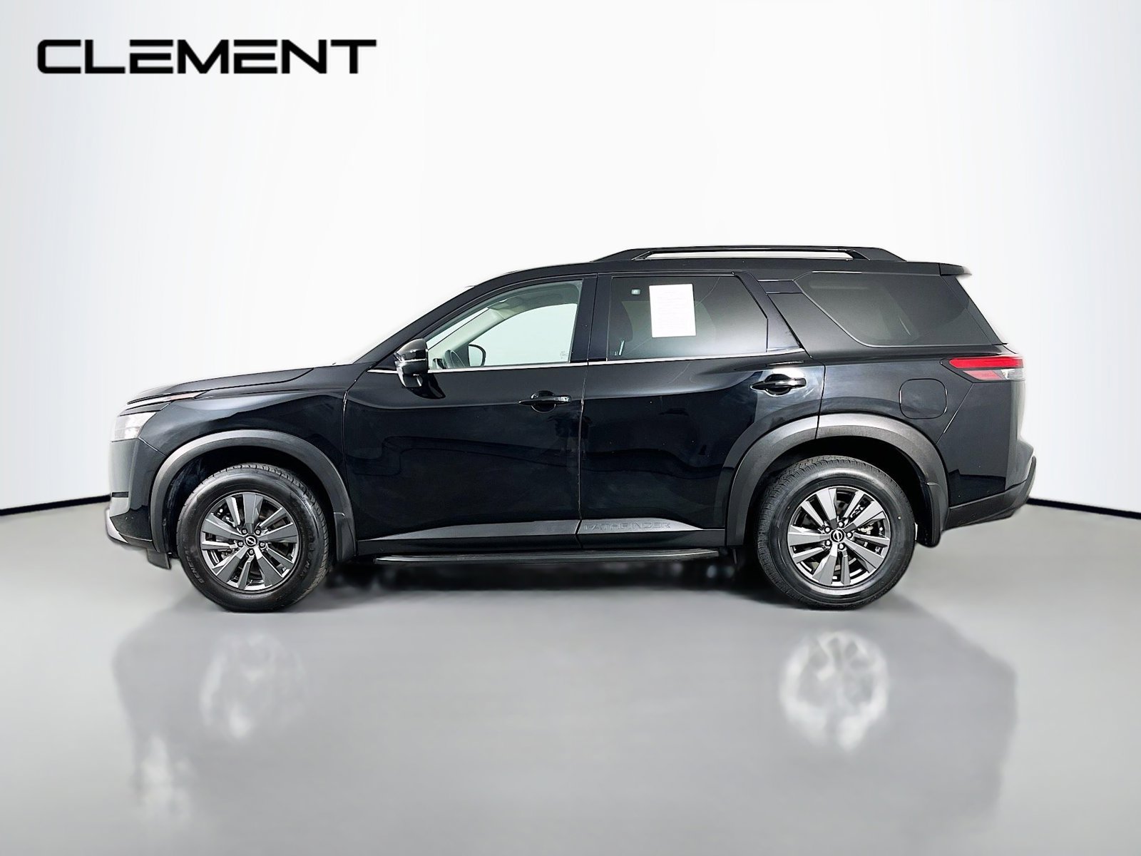 Used 2024 Nissan Pathfinder SV FWD image 5