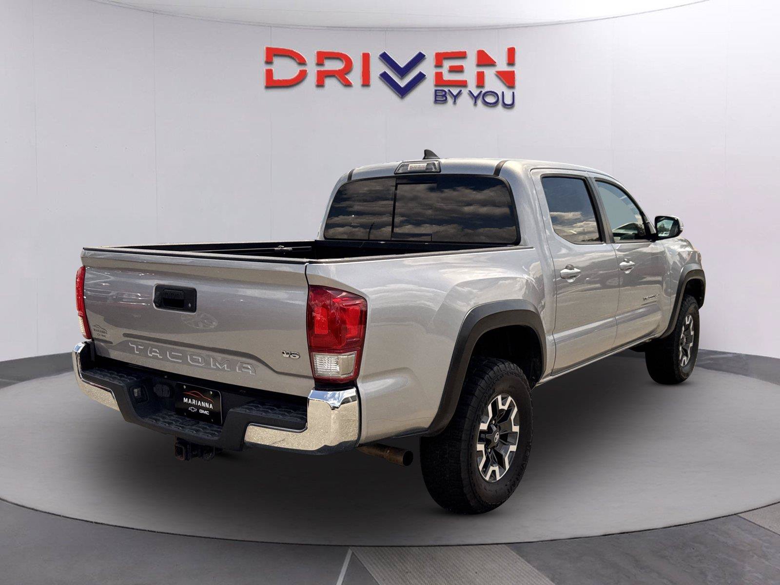 Used 2017 Toyota Tacoma TRD Off-Road w/ Tow Package (A/T) AWD/4WD image 4