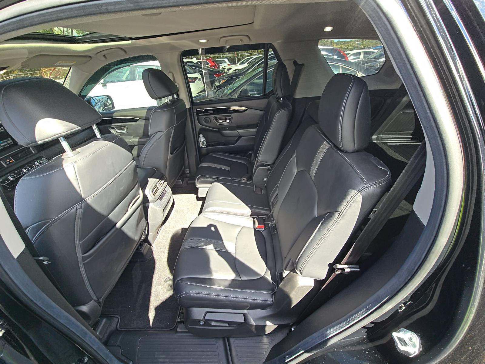 Used 2025 Honda Pilot Touring image 12