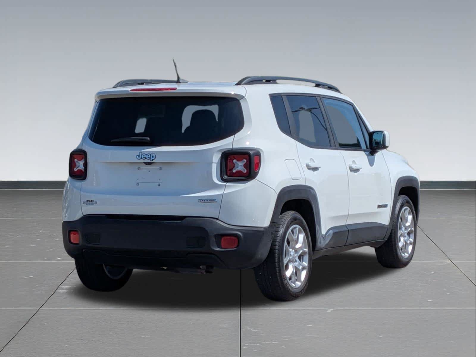 Used 2017 Jeep Renegade Latitude FWD image 5