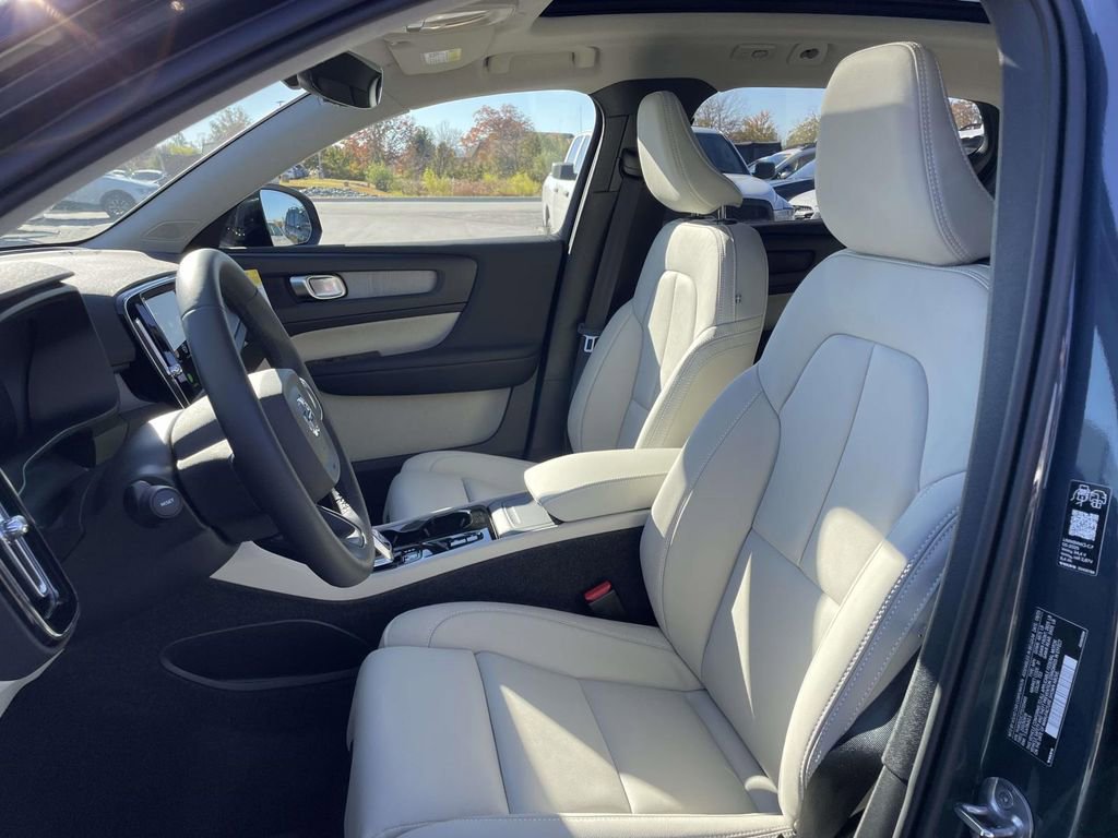 New 2026 Volvo XC40 B4 Plus w/ Protection Package Premier FWD image 8