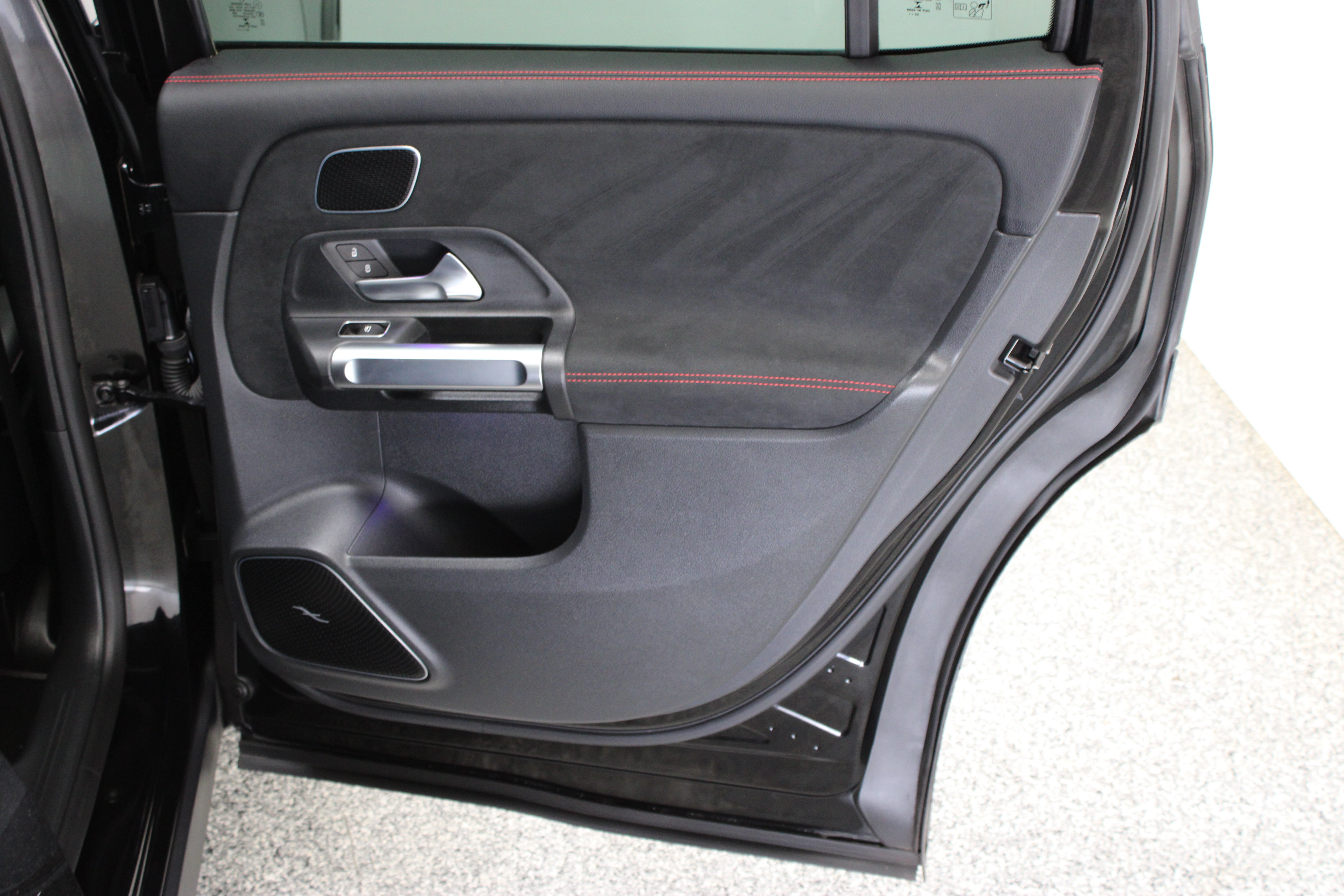 Used 2023 Mercedes-Benz GLB 35 AMG 4MATIC image 34