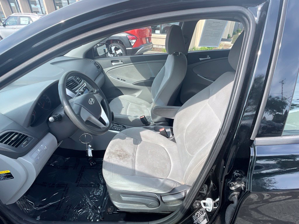 Used 2013 Hyundai Accent GLS FWD image 22
