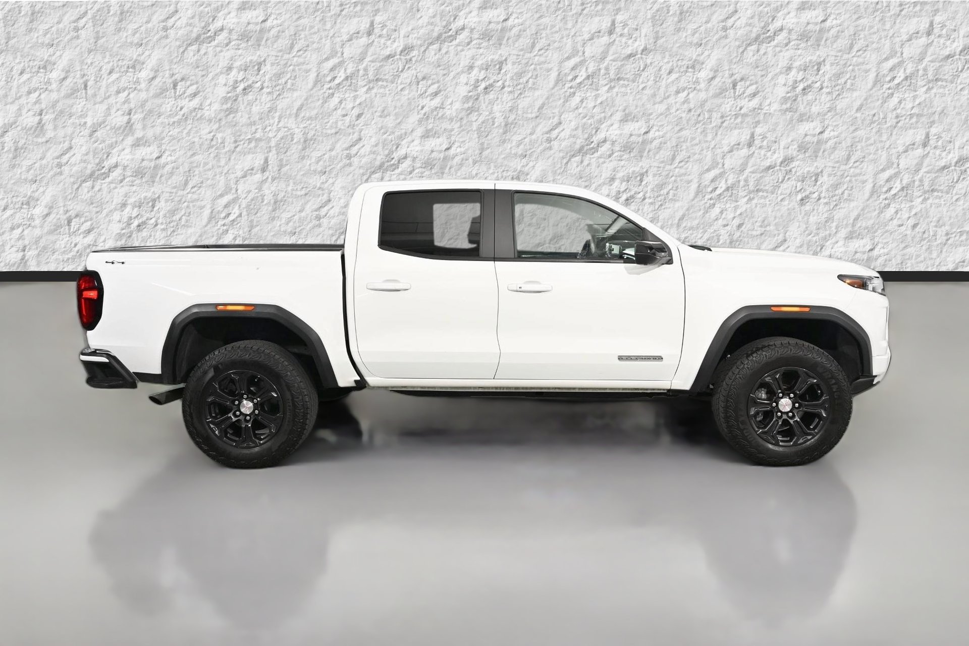 Used 2024 GMC Canyon Elevation w/ Convenience Package AWD/4WD image 2