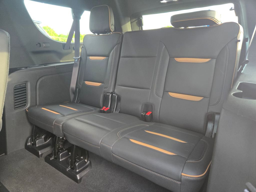 Used 2023 GMC Yukon XL AT4 w/ AT4 Premium Package AWD/4WD image 9