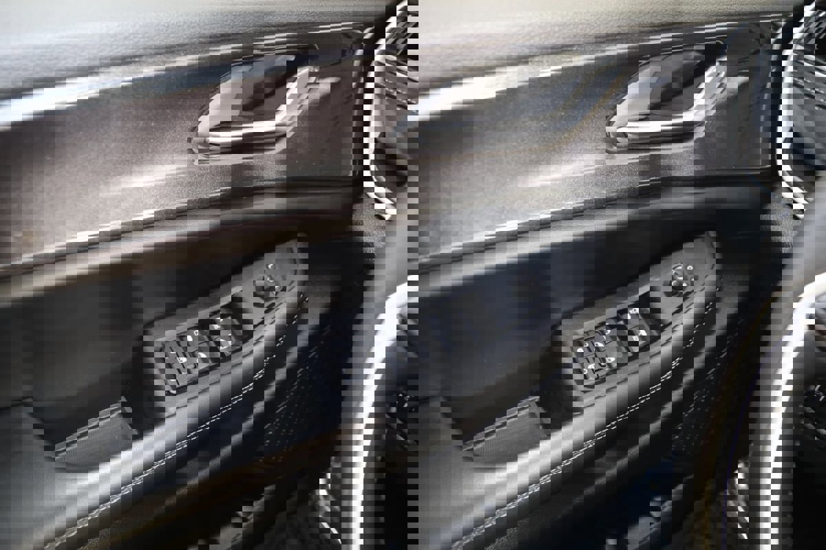 Used 2023 Jeep Grand Cherokee L Laredo image 29