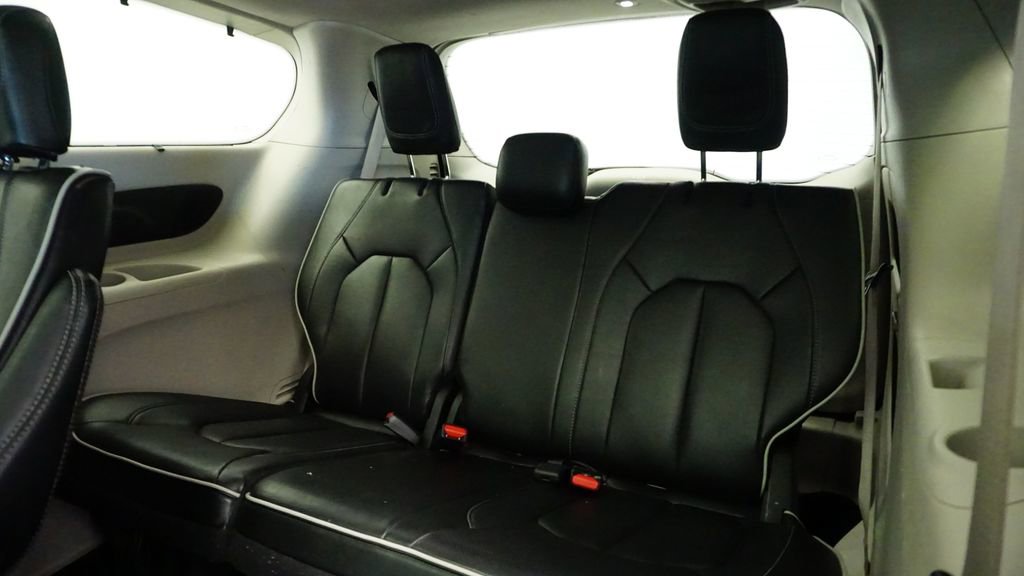 Used 2023 Chrysler Pacifica Limited image 17