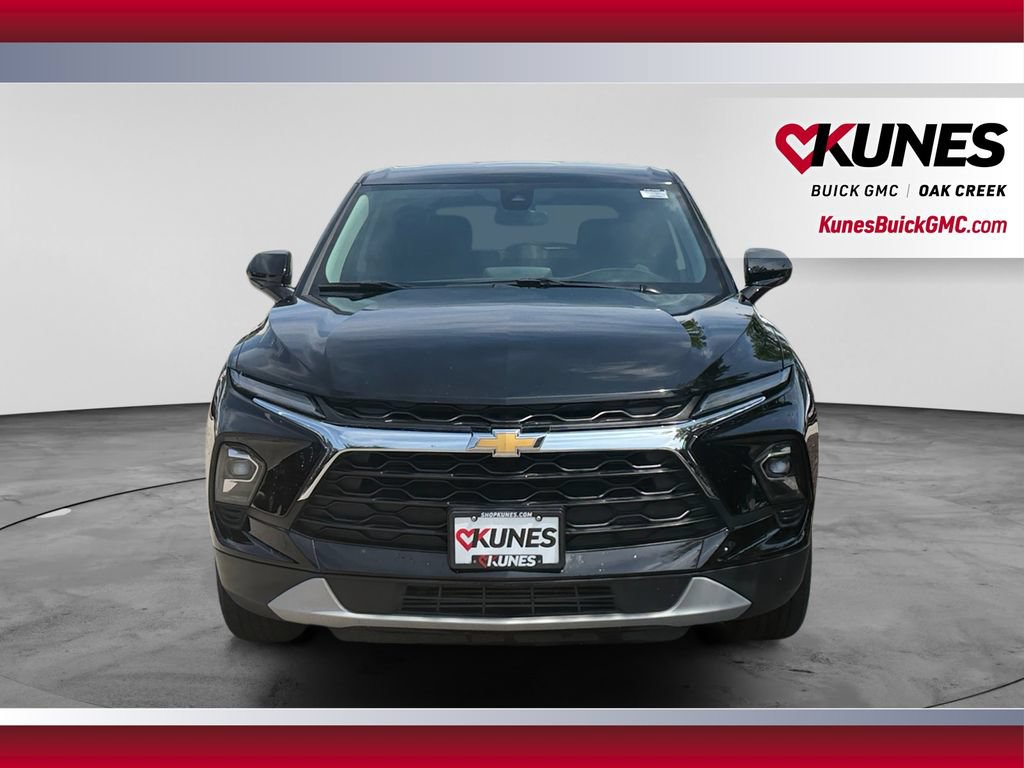 Used 2025 Chevrolet Blazer LT FWD image 3