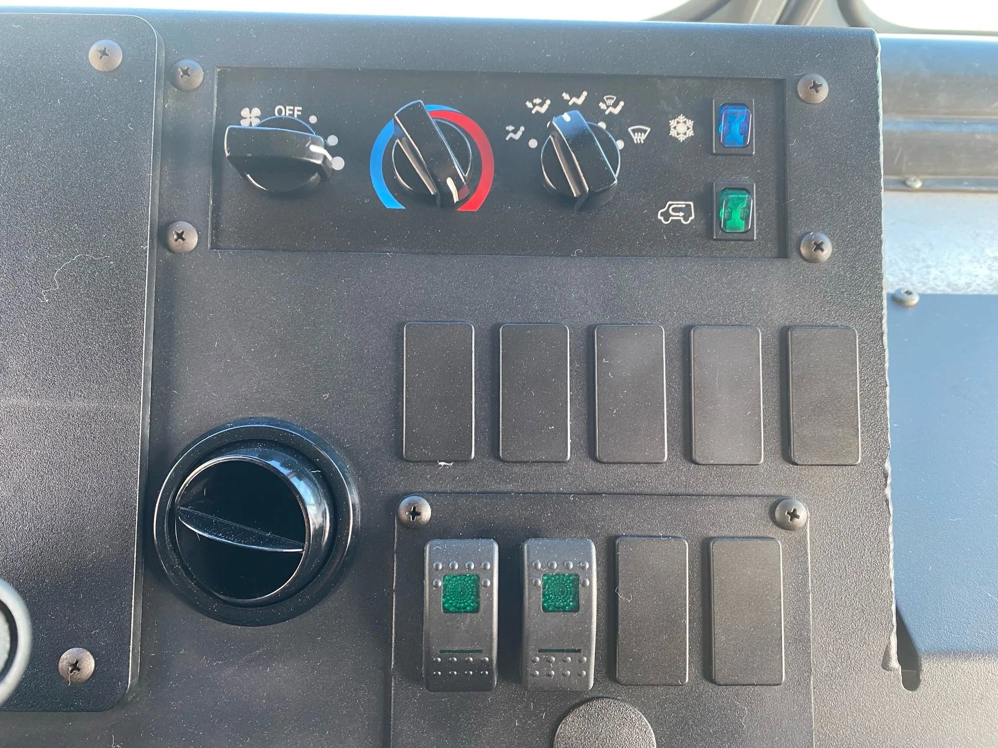 Used 2014 Ford E-350 and Econoline 350 Super Duty w/ A/C Prep Package RWD image 12