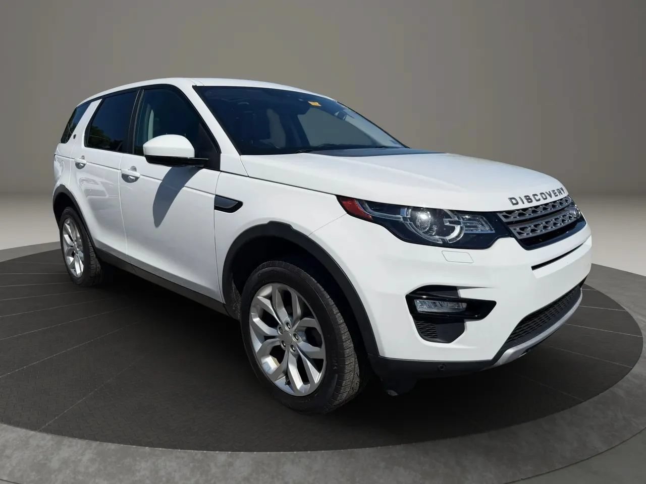 Used 2018 Land Rover Discovery Sport HSE AWD/4WD image 3