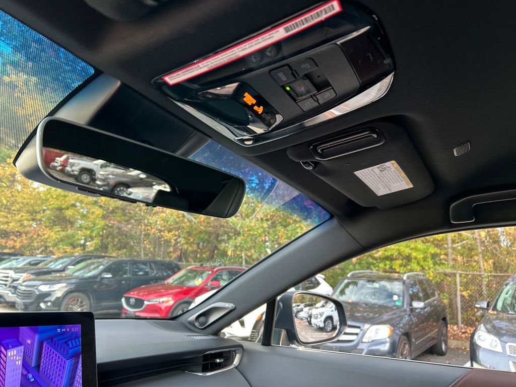 Used 2023 Toyota Venza XLE image 17