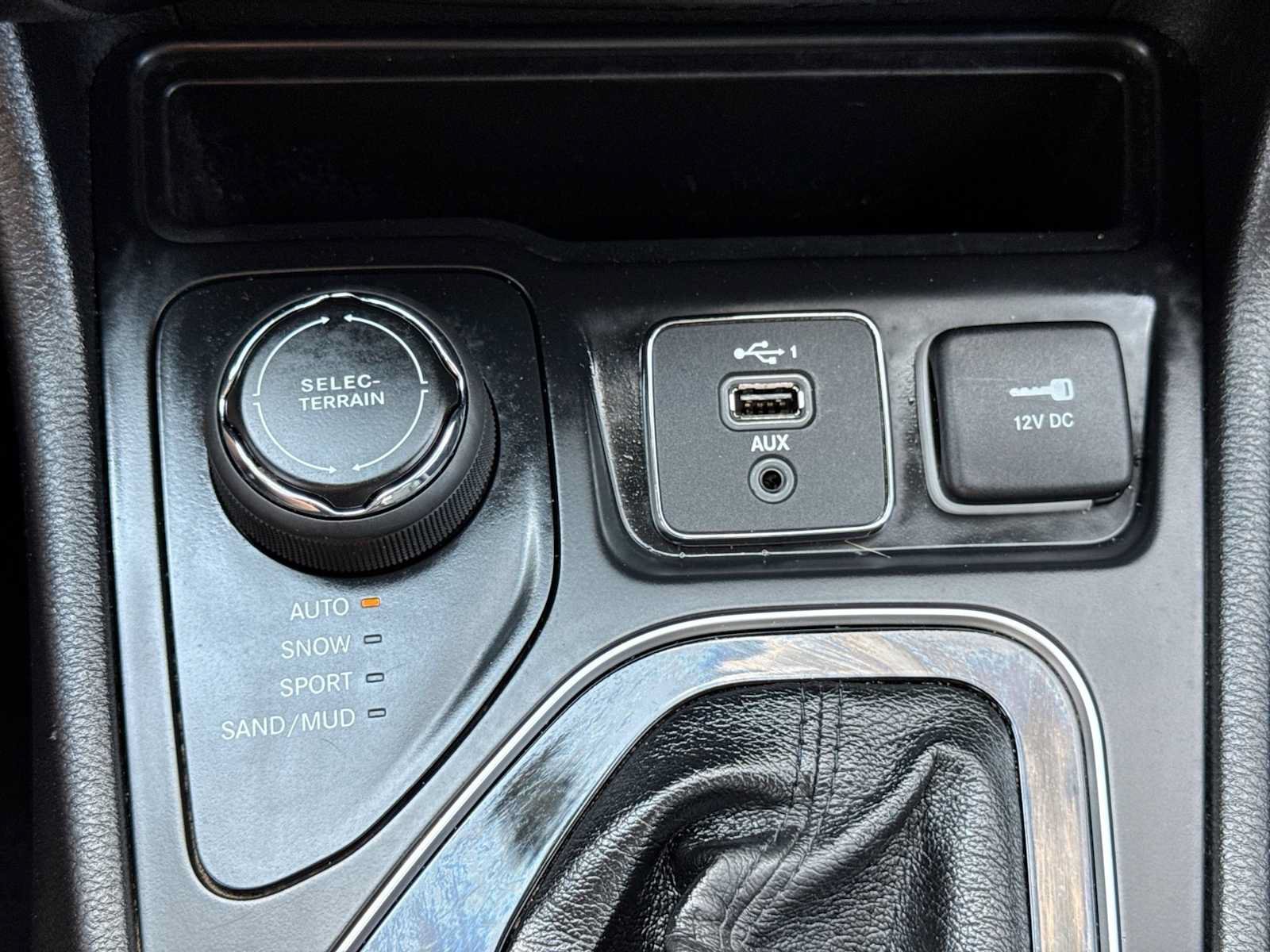 Used 2020 Jeep Cherokee Limited AWD/4WD image 30