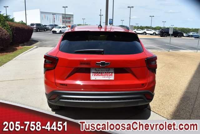 New 2026 Chevrolet Trax LT w/ Midnight Edition FWD image 8
