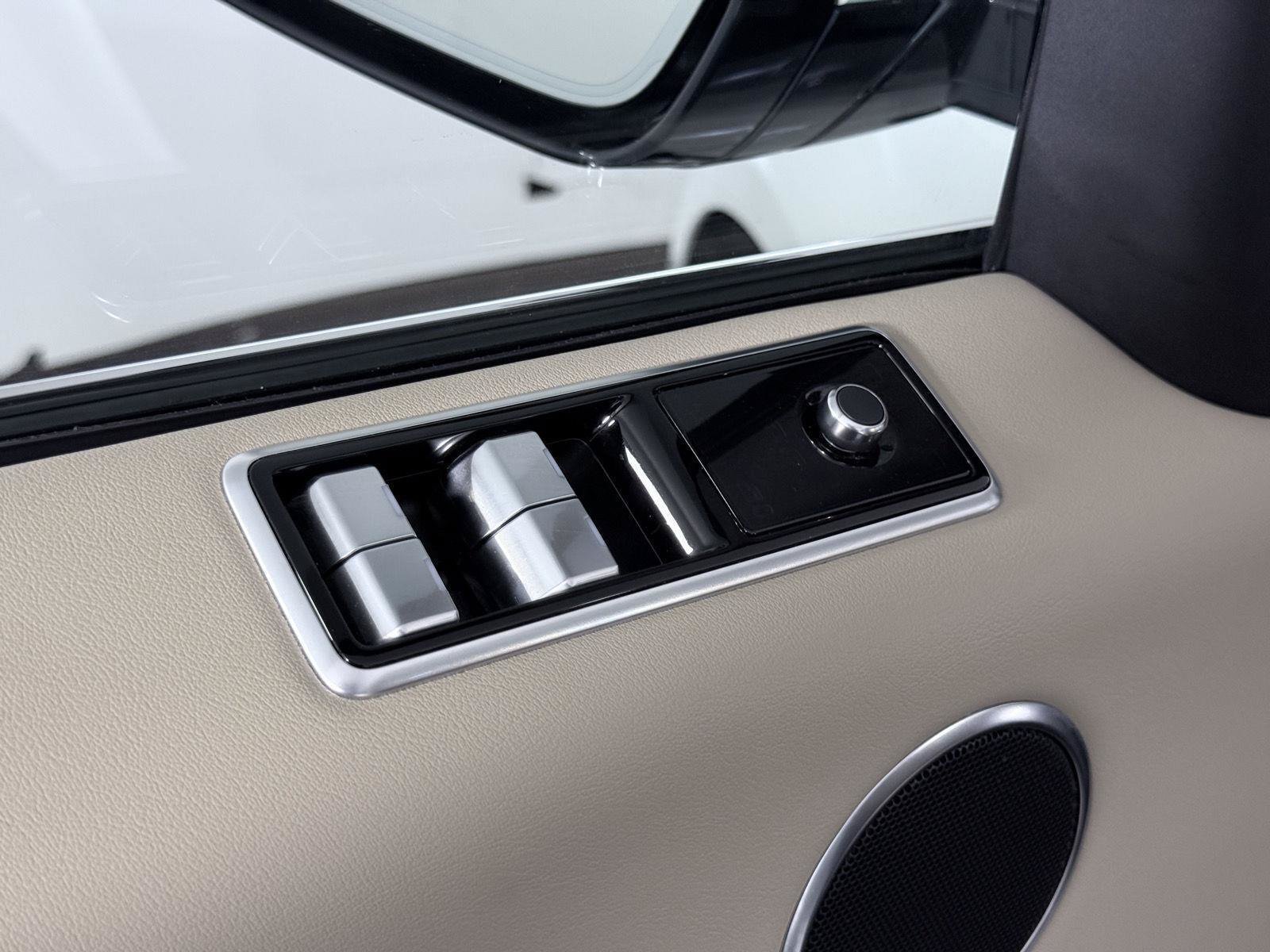Used 2020 Land Rover Range Rover Sport SE AWD/4WD image 18