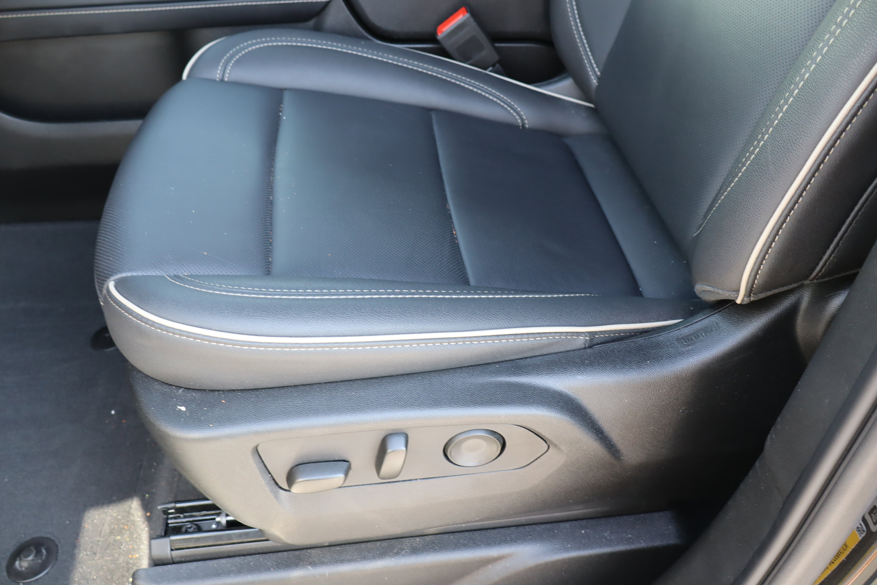 Certified 2024 Chevrolet Suburban Premier w/ Advanced Technology Package image 20