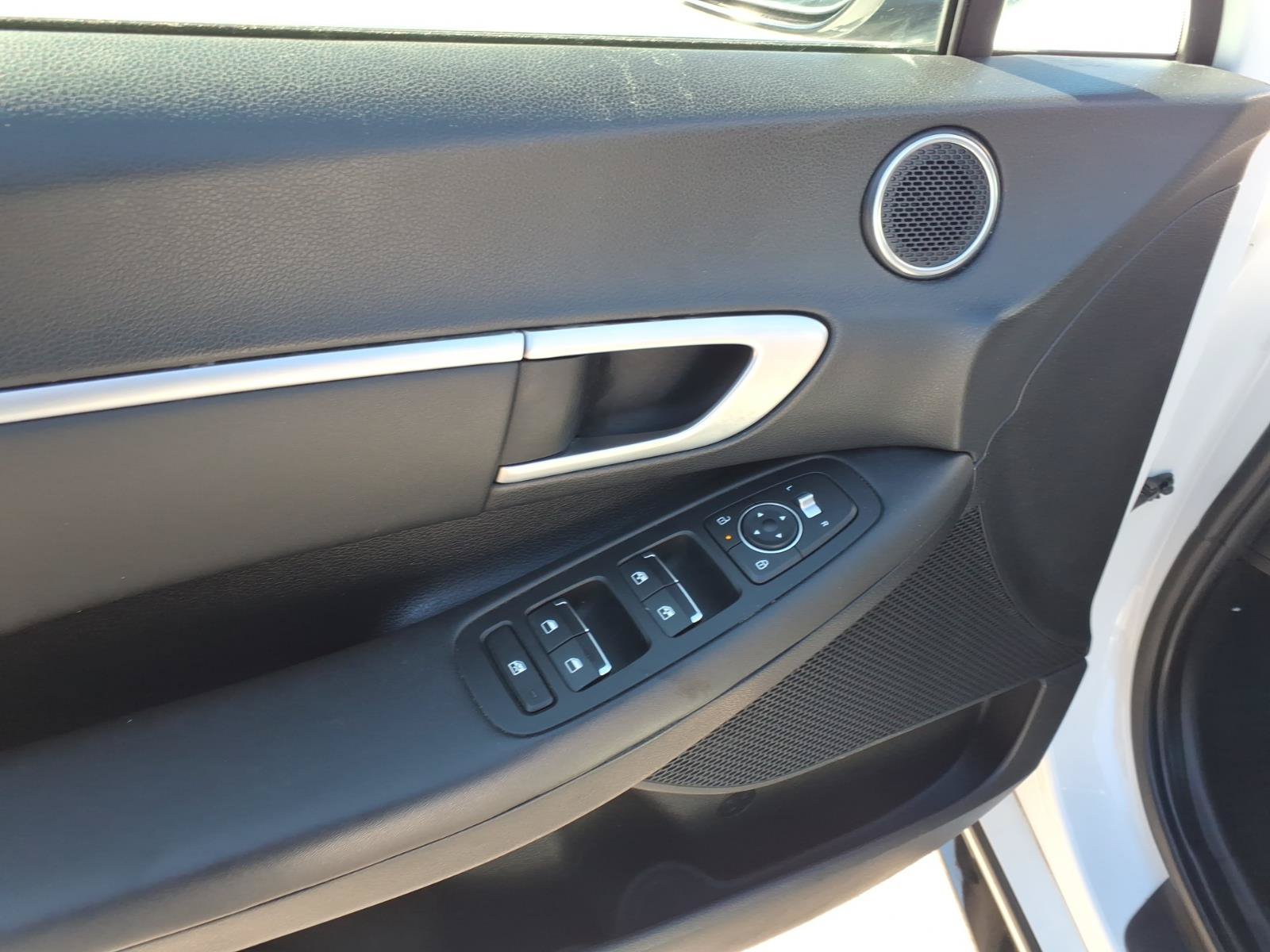 Used 2025 Hyundai Sonata SEL FWD image 8