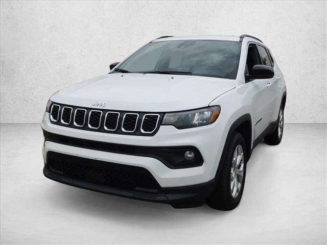 Used 2024 Jeep Compass Latitude AWD/4WD image 2
