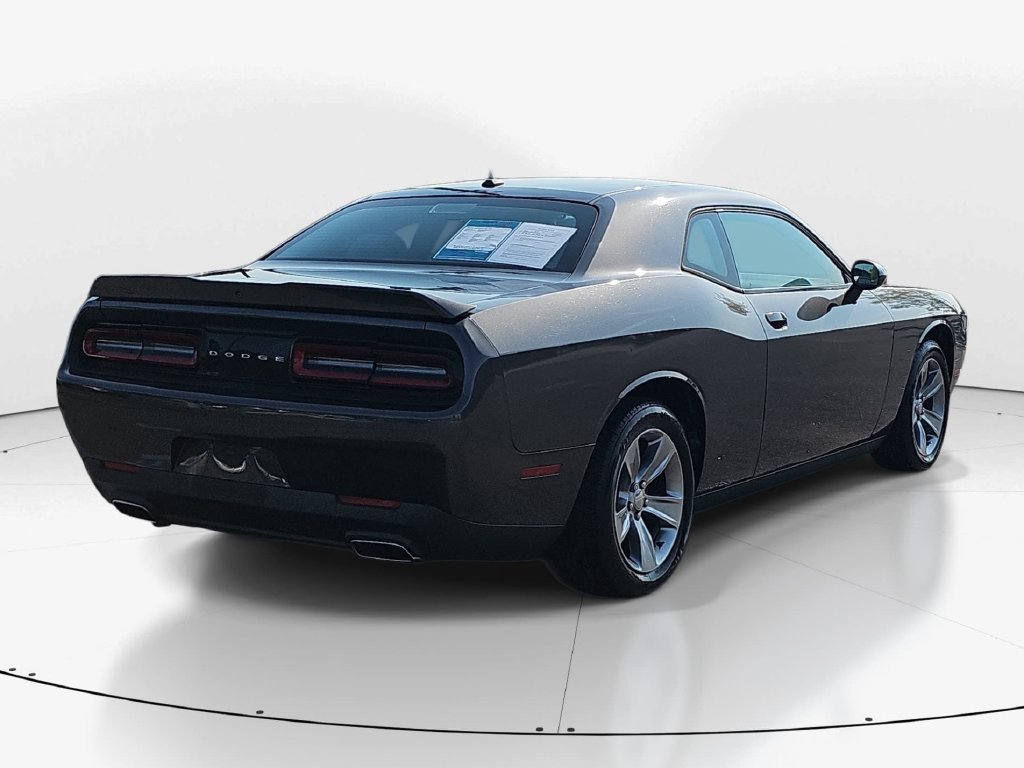 Used 2019 Dodge Challenger SXT RWD image 6