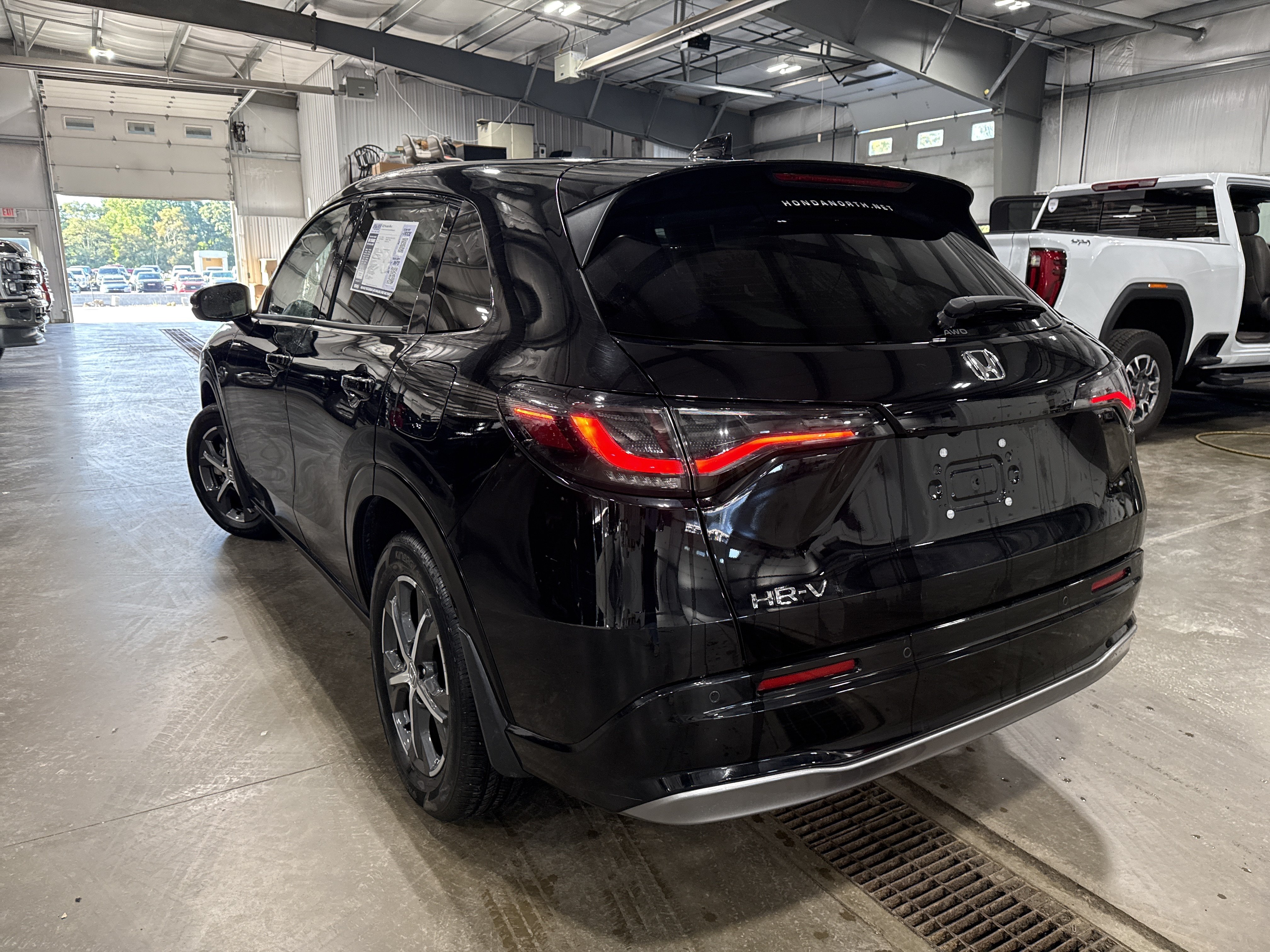 Used 2025 Honda HR-V EX-L image 4