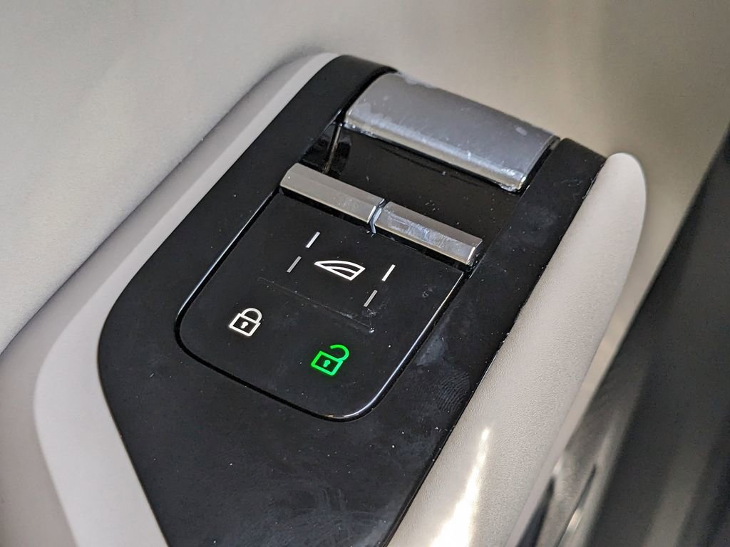 New 2025 Volvo EX90 Plus image 26