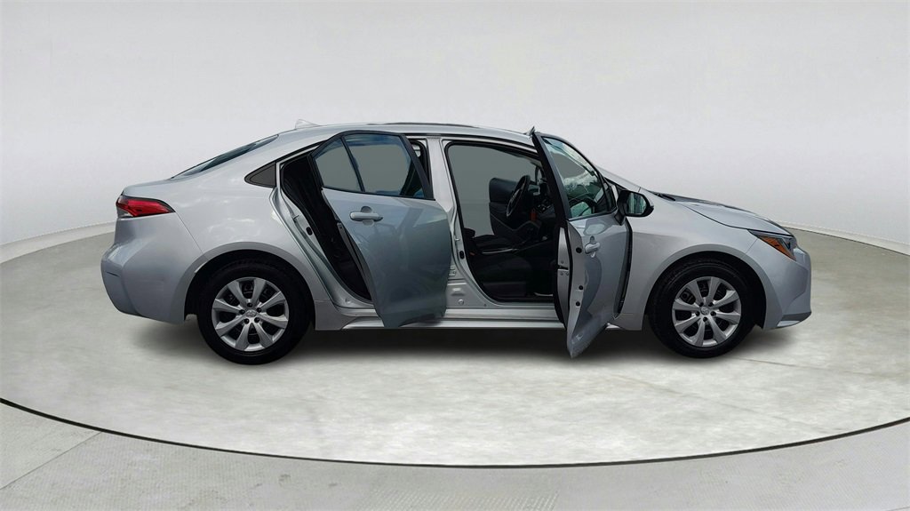 Used 2022 Toyota Corolla LE image 14