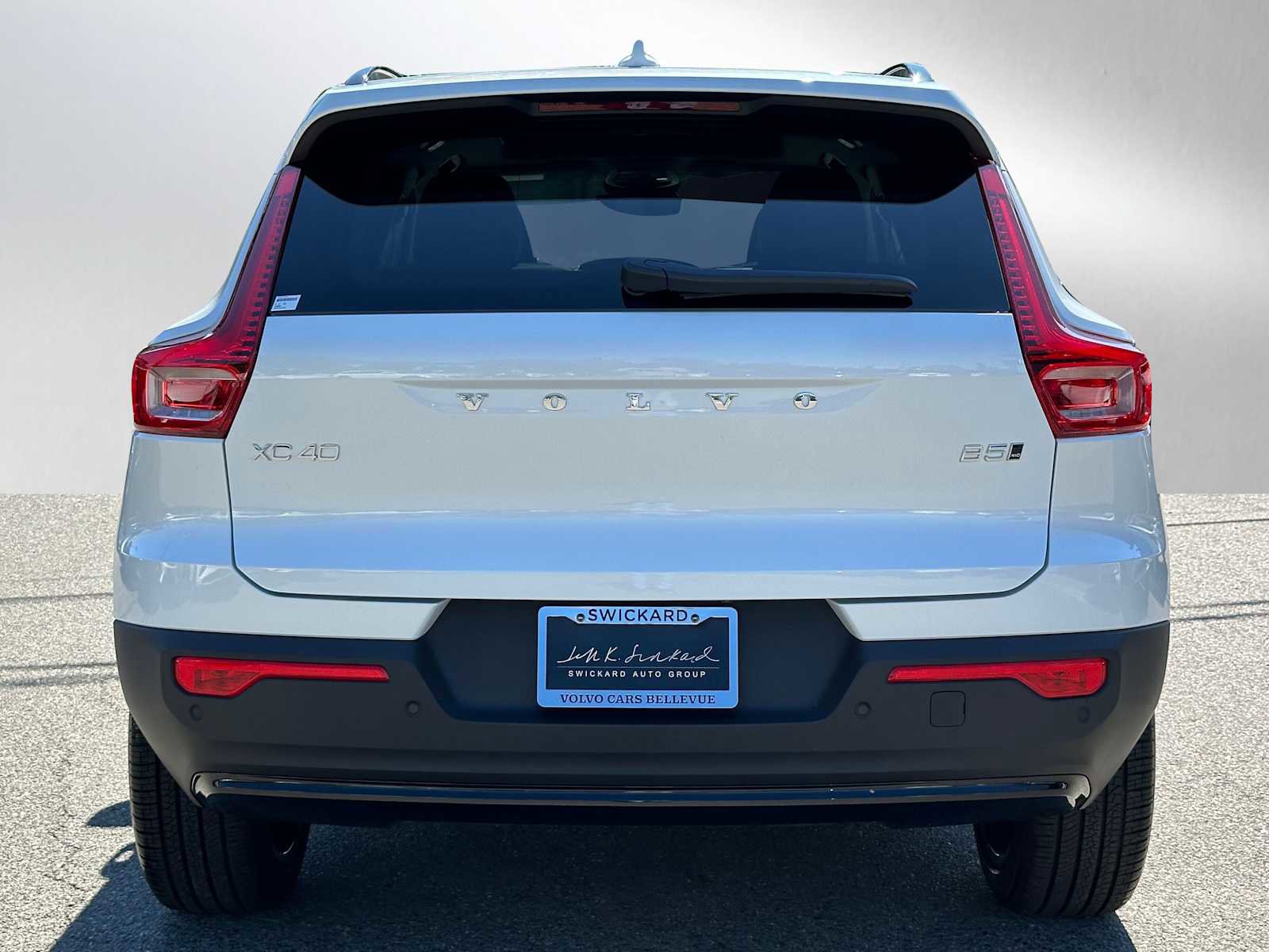 New 2025 Volvo XC40 B5 Ultra w/ Climate Package image 4