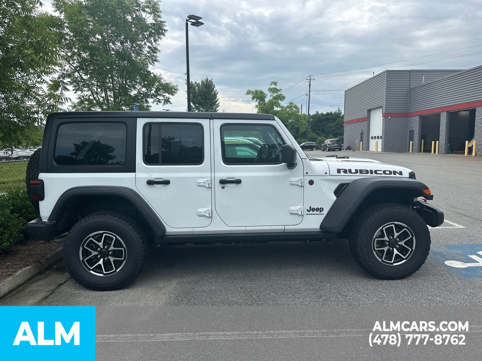 Used 2025 Jeep Wrangler Unlimited Rubicon AWD/4WD image 7