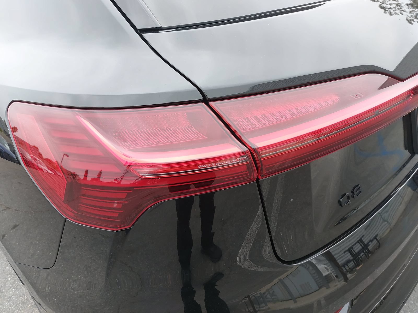 Used 2024 Audi Q8 e-tron Premium Plus w/ Premium Plus Package AWD/4WD image 38