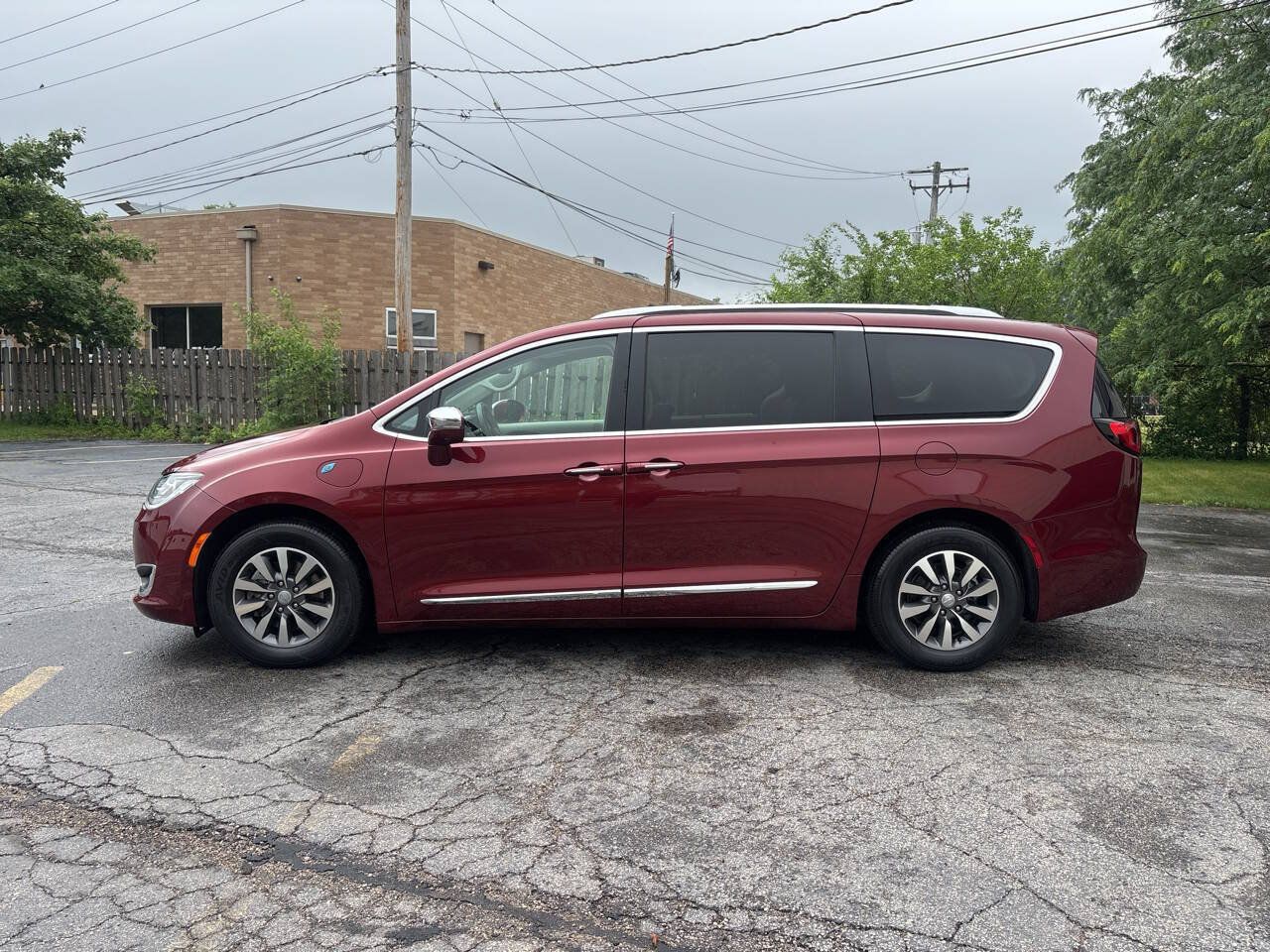 Used 2020 Chrysler Pacifica Limited w/ Advanced Safetytec Group FWD image 2