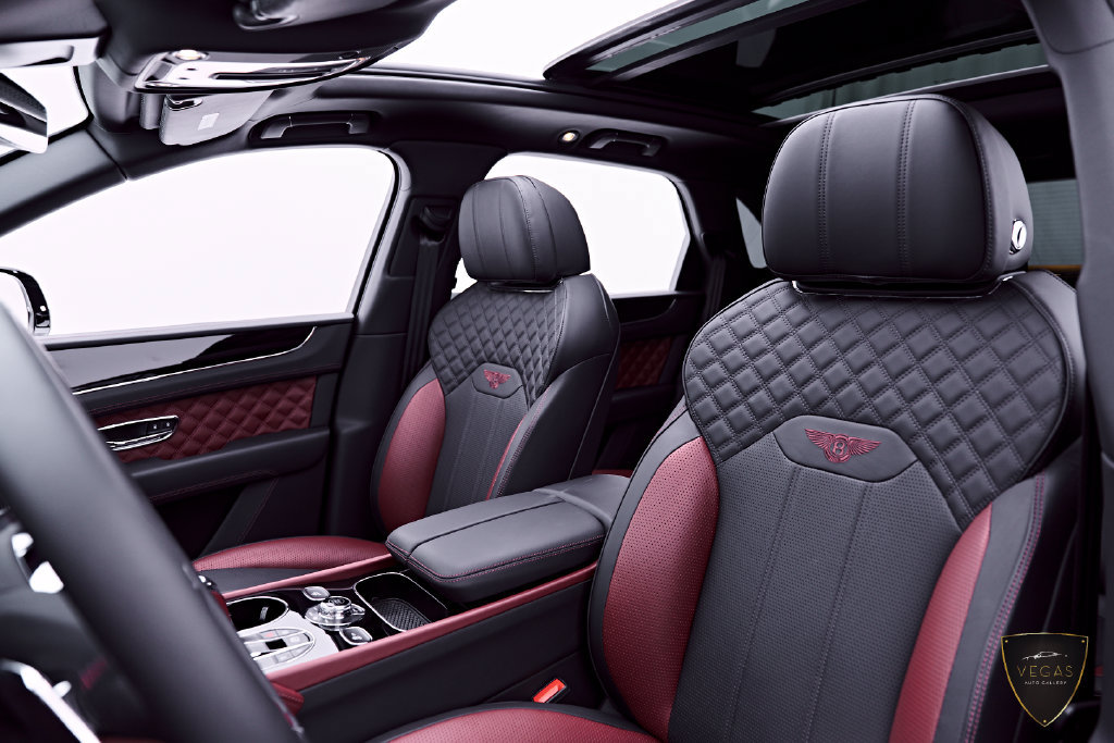 Used 2024 Bentley Bentayga AWD/4WD image 54
