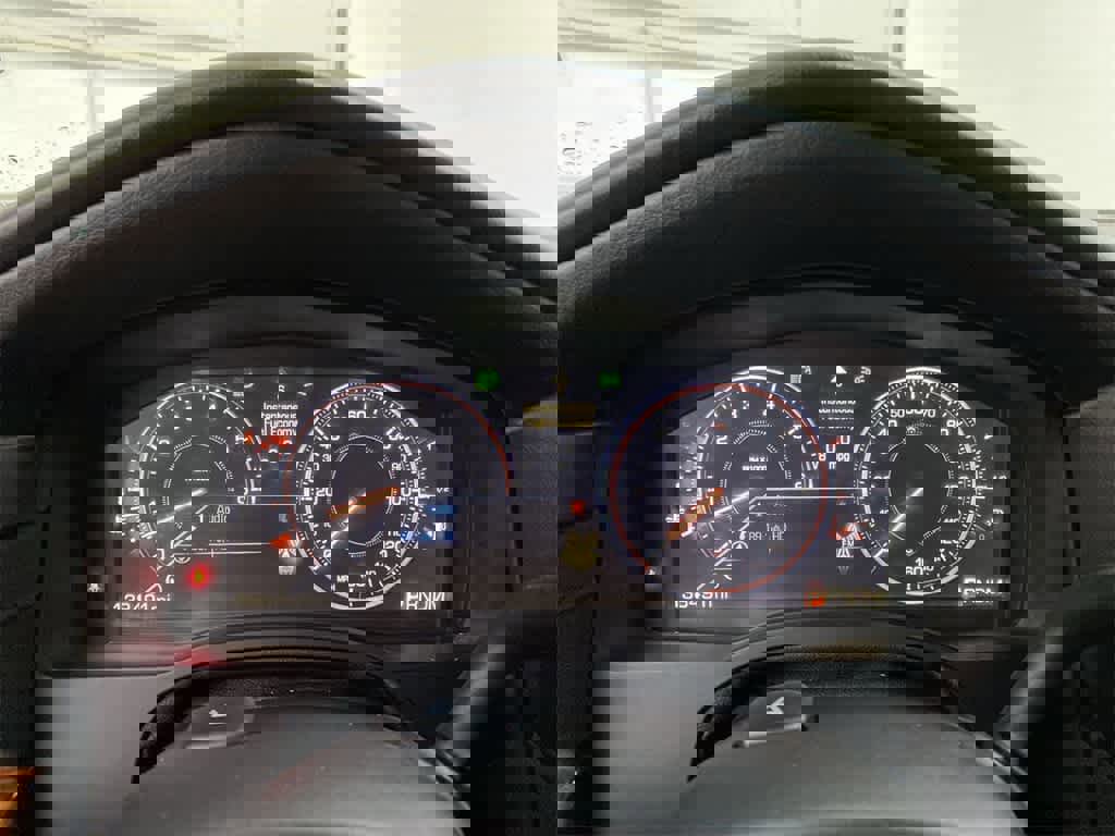 Used 2015 Cadillac Escalade Luxury image 26