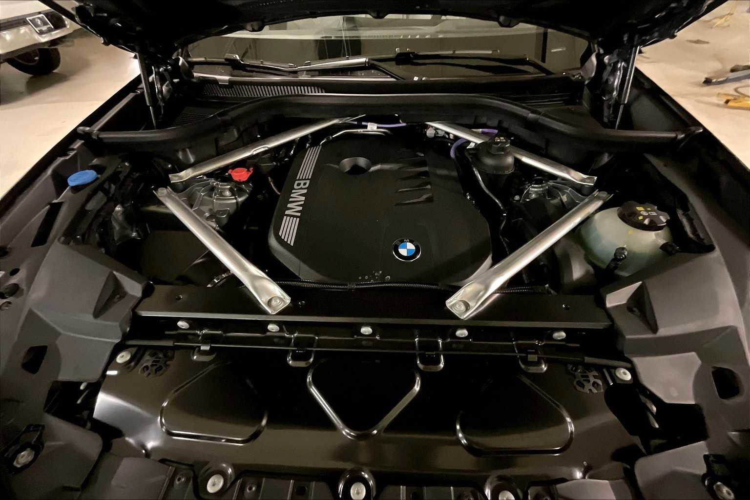 Used 2026 BMW X5 sDrive40i w/ M Sport Package image 16