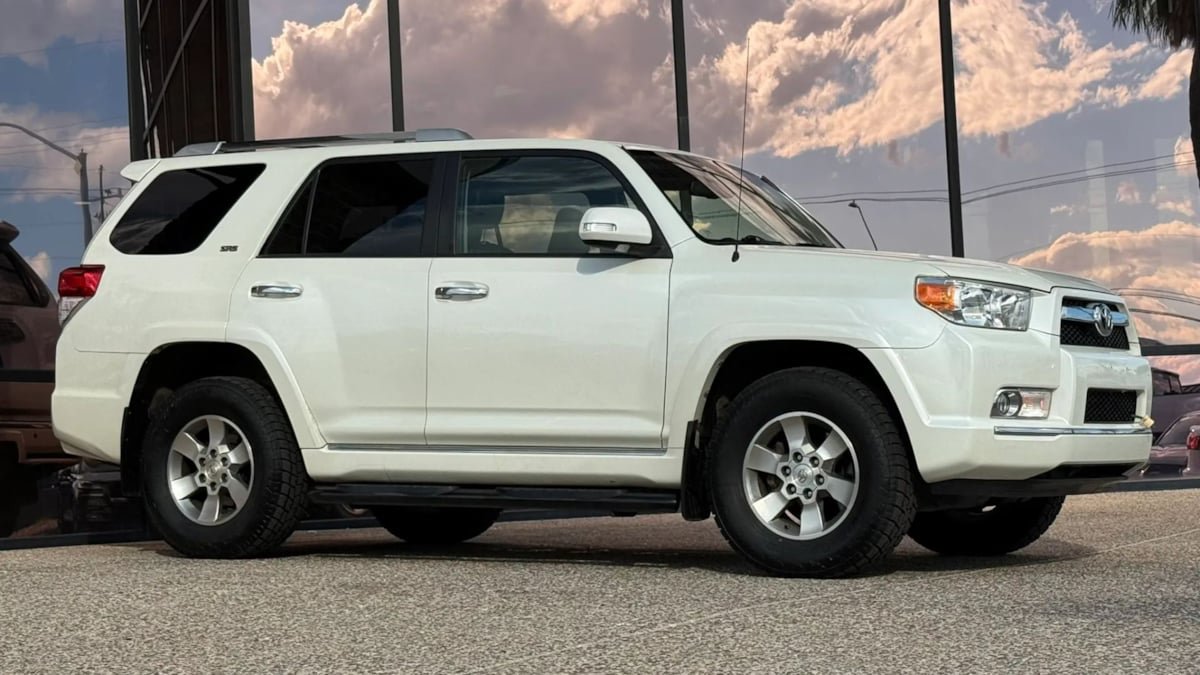 Used 2012 Toyota 4Runner SR5 w/ Premium Pkg AWD/4WD image 16