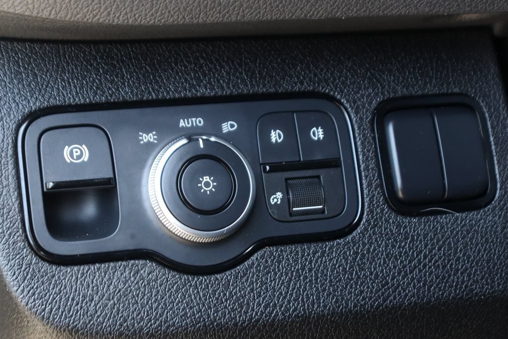 Used 2023 Mercedes-Benz Sprinter 2500 image 24