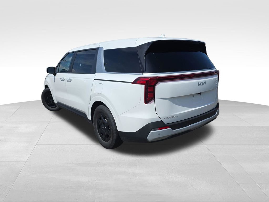 Used 2025 Kia Carnival FWD image 6