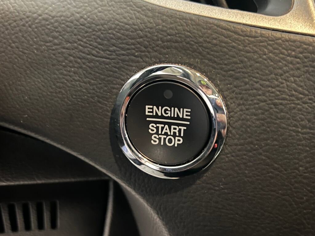 Used 2022 Ford Edge SE w/ Cargo Accessory Package image 12