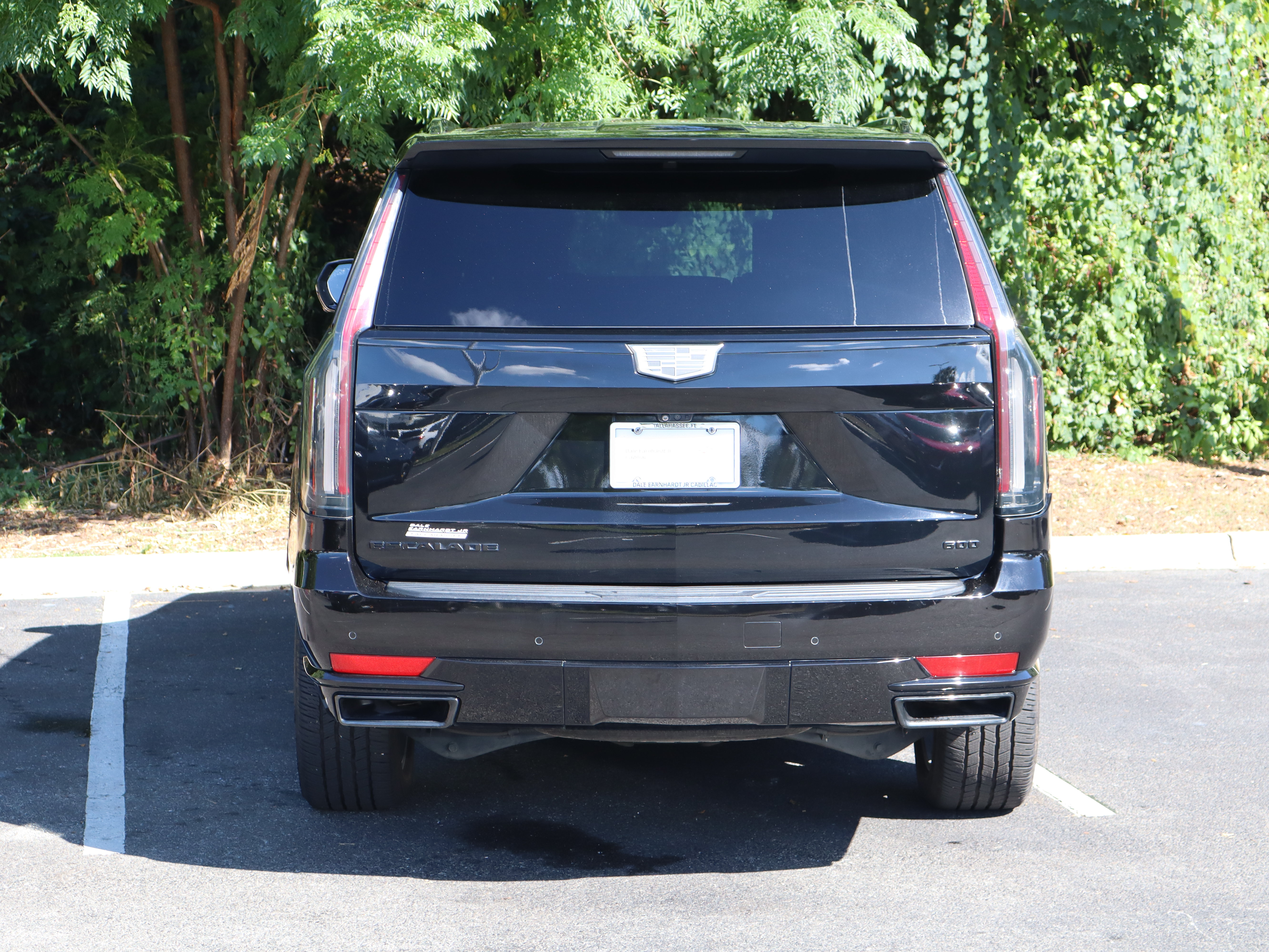 Used 2023 Cadillac Escalade Sport Platinum w/ LPO, ONYX Package AWD/4WD image 6