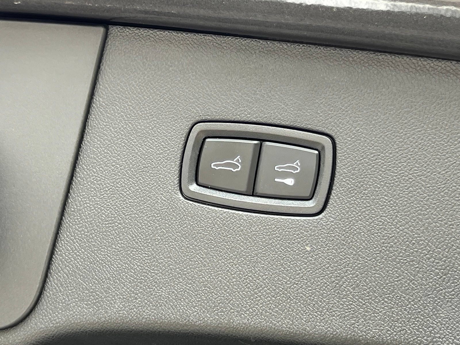 Certified 2024 Porsche Cayenne Coupe AWD/4WD image 21