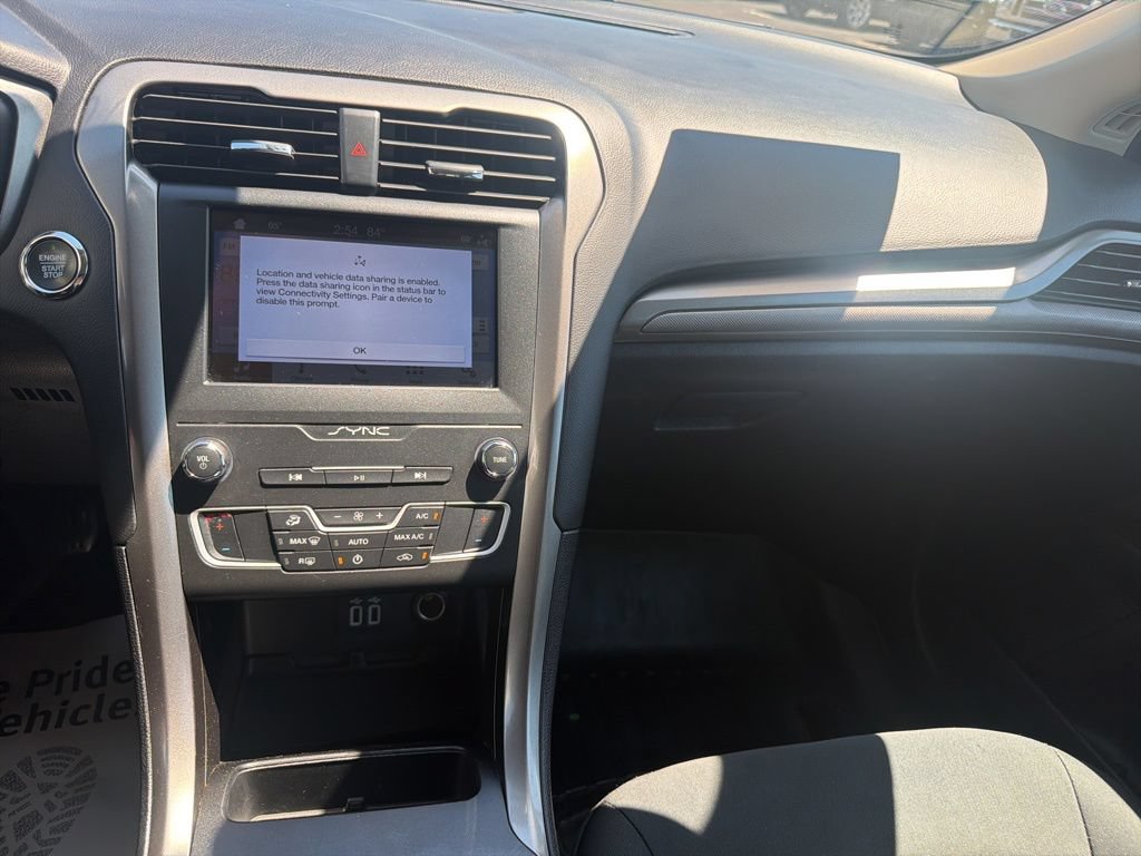 Used 2019 Ford Fusion SE FWD image 27