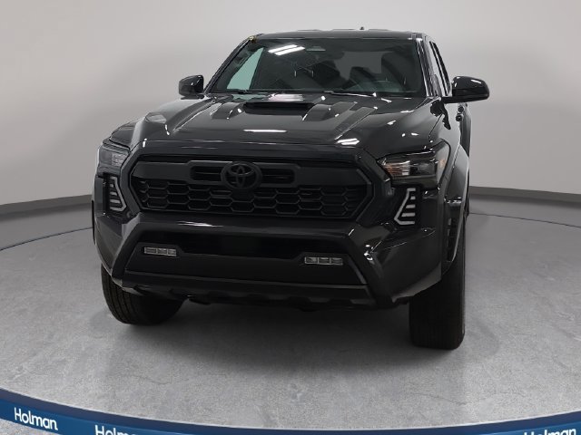 Certified 2025 Toyota Tacoma TRD Sport AWD/4WD image 2