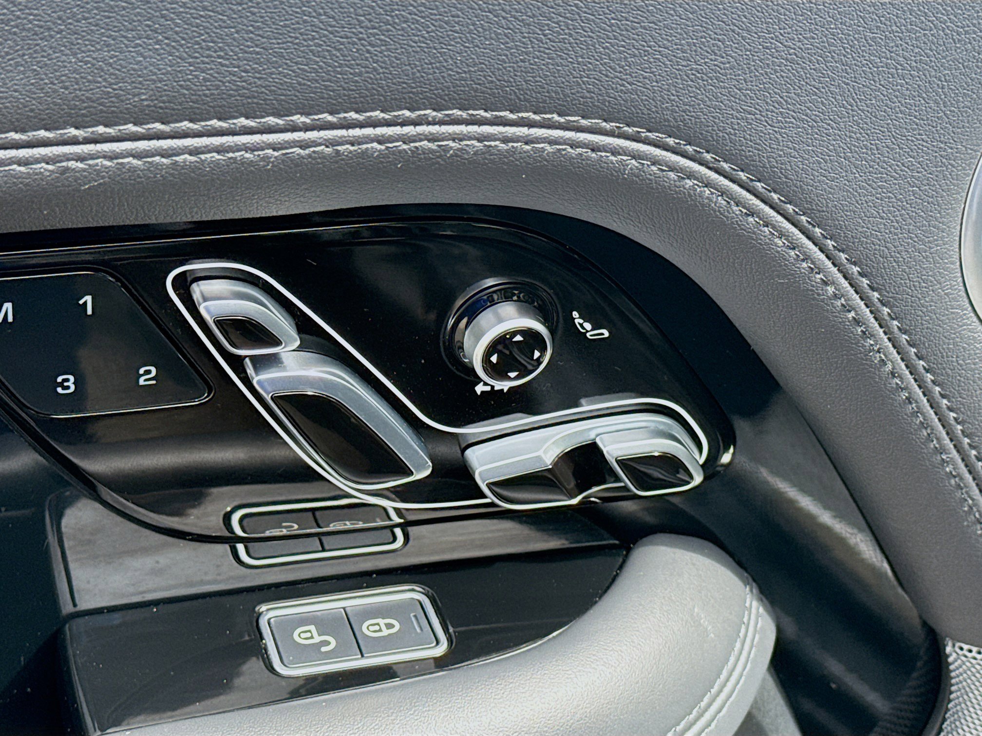 Used 2019 Land Rover Range Rover Supercharged AWD/4WD image 18