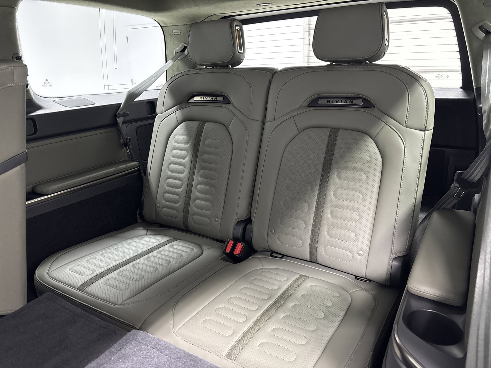 Used 2024 Rivian R1S Adventure AWD/4WD image 22