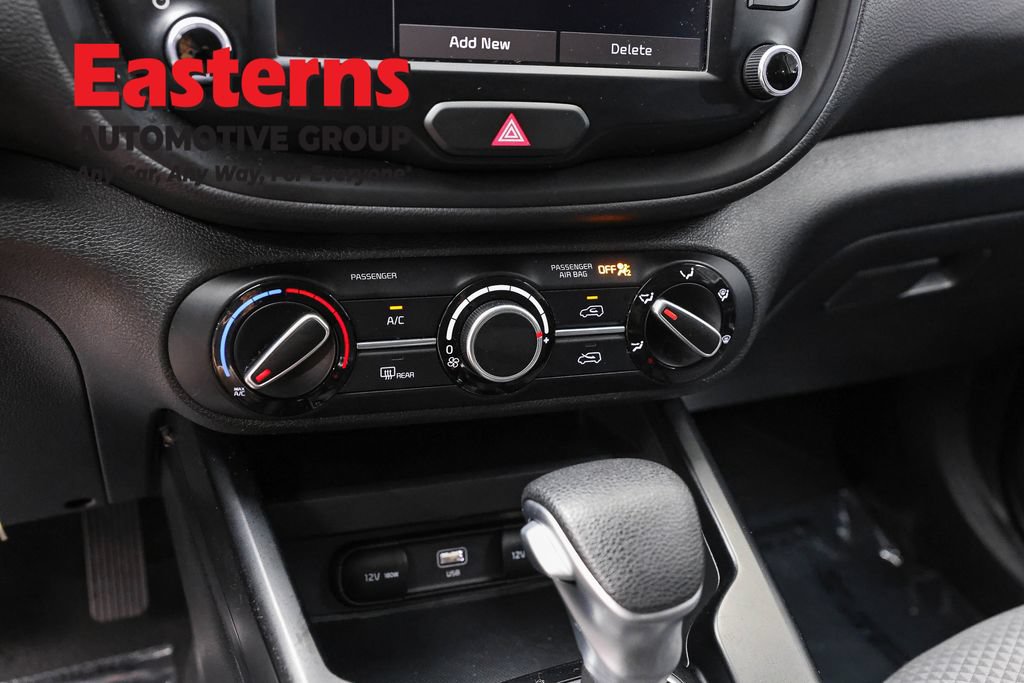 Used 2025 Kia Soul LX w/ LX Technology Package FWD image 19