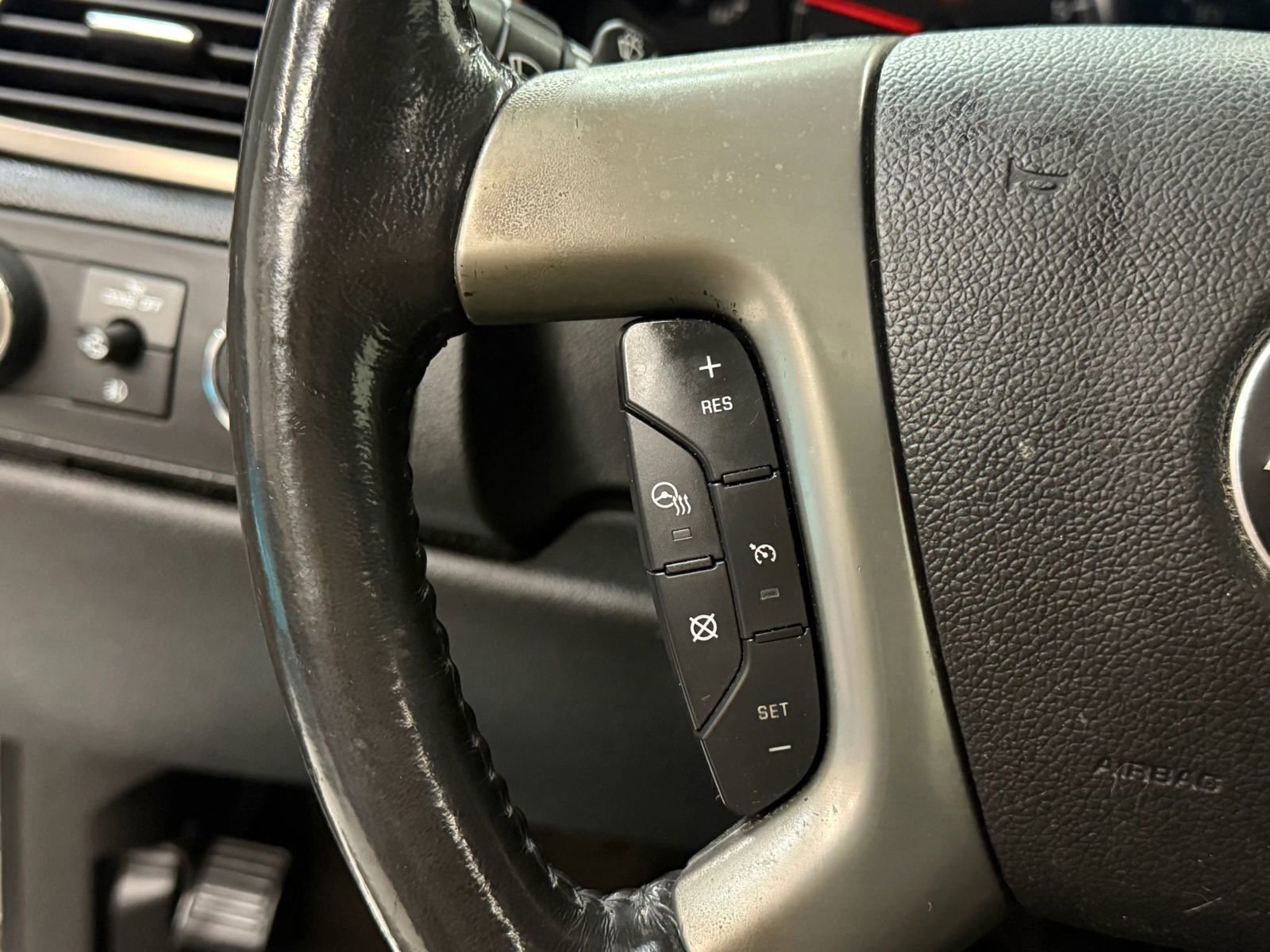 Used 2012 Chevrolet Avalanche LTZ image 29