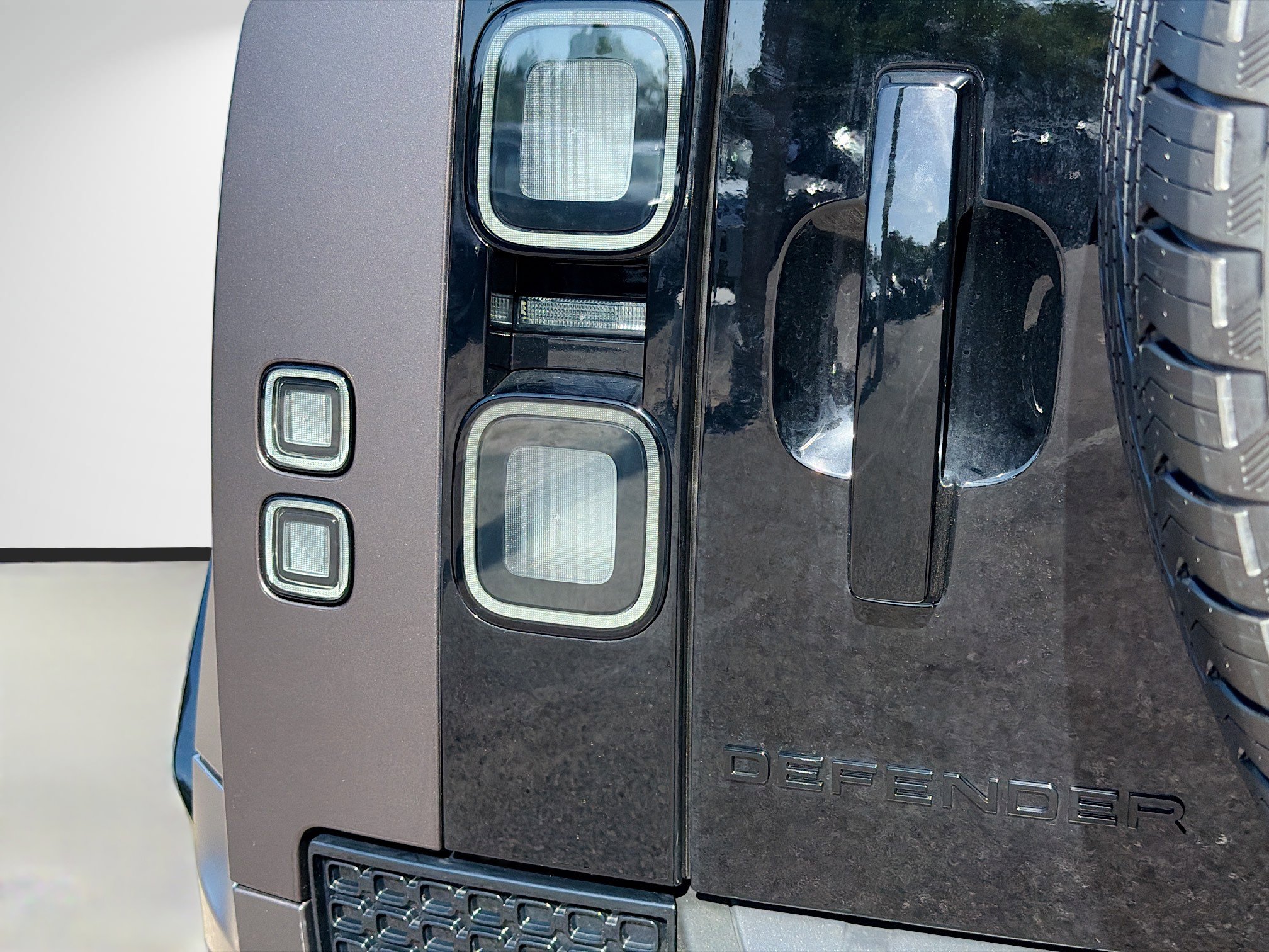 New 2026 Land Rover Defender 110 OCTA image 10