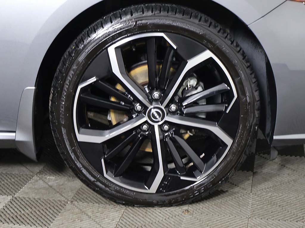 Used 2024 Nissan Altima 2.5 SR AWD/4WD image 18