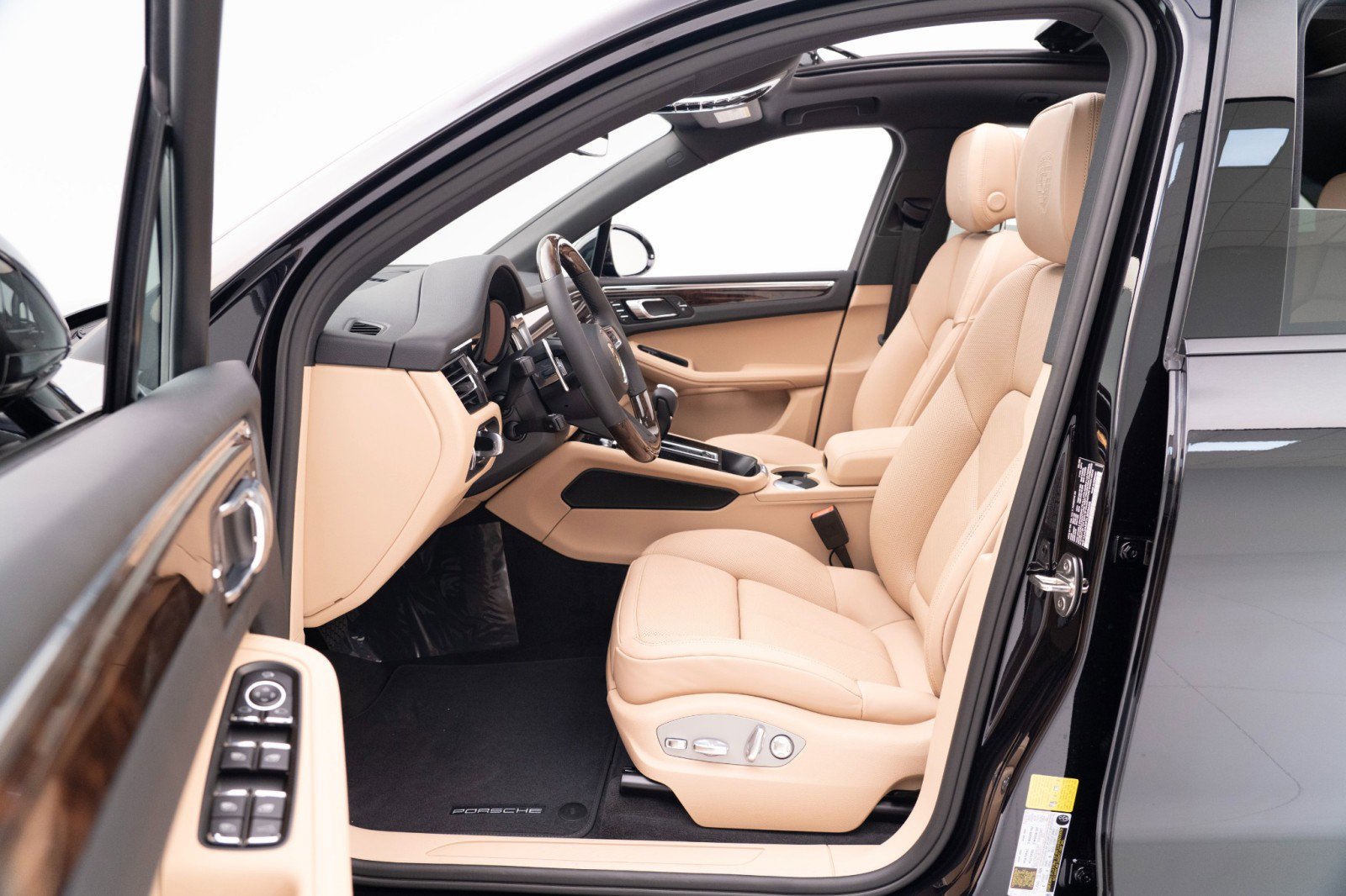 New 2026 Porsche Macan image 17