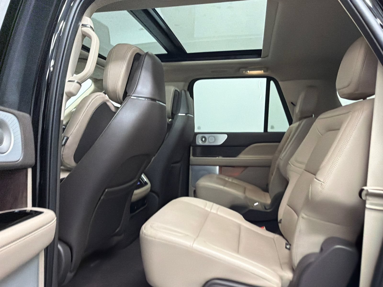 Certified 2024 Lincoln Navigator L Reserve AWD/4WD image 21