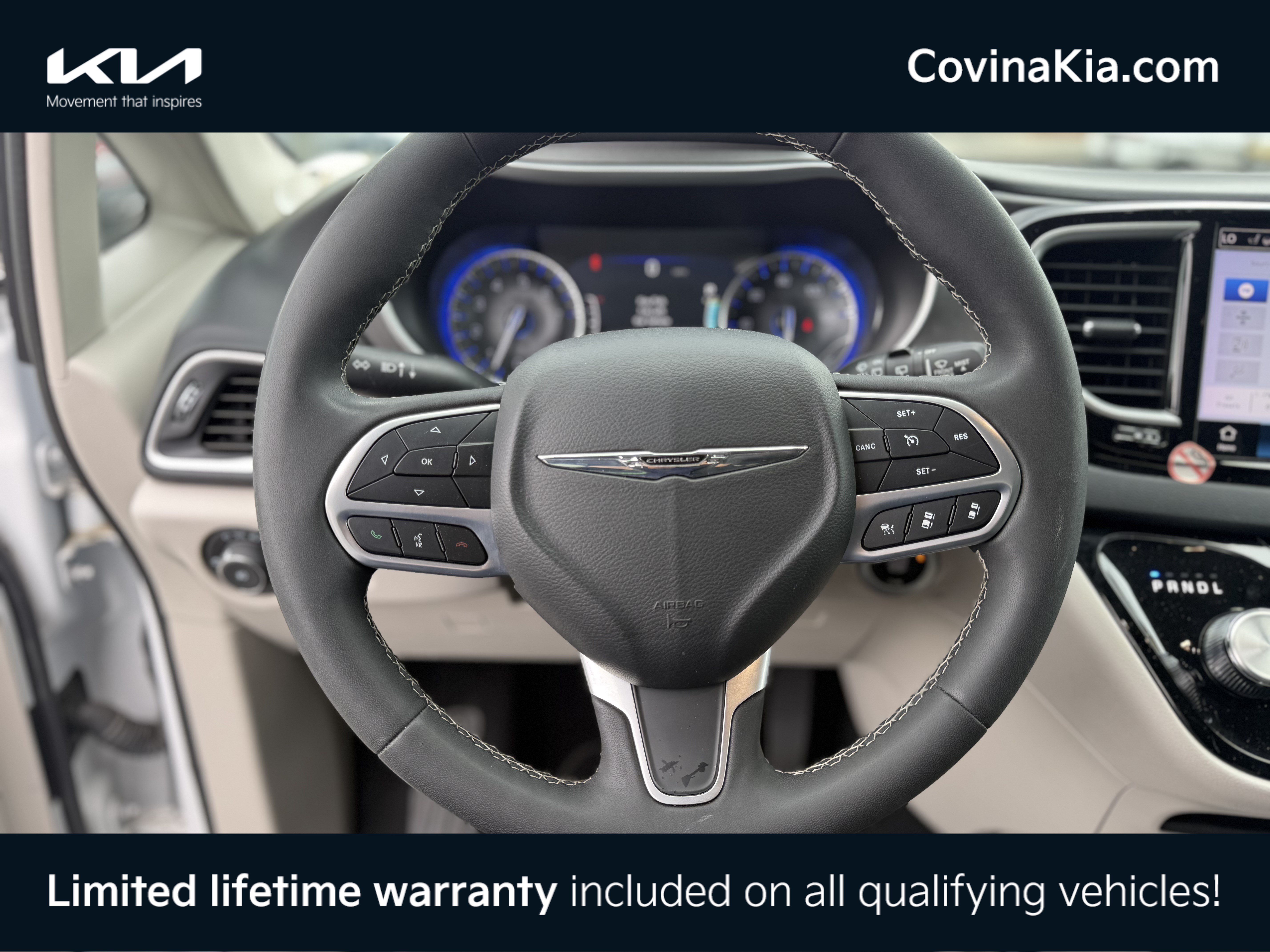 Used 2024 Chrysler Pacifica Touring-L FWD image 12