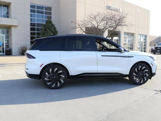 Used 2024 Lincoln Nautilus Reserve w/ Equipment Group 202A image 6